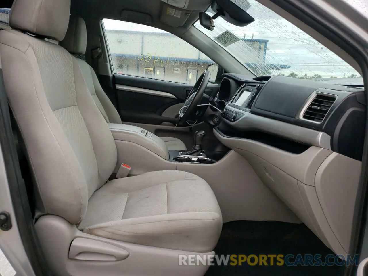 5 fotografías del automóvil dañado 5TDZARFH1KS061248 TOYOTA HIGHLANDER 2019