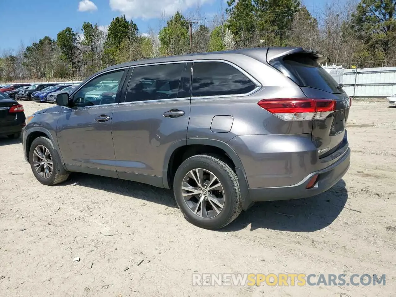 2 fotografías del automóvil dañado 5TDZARFH3KS049540 TOYOTA HIGHLANDER 2019