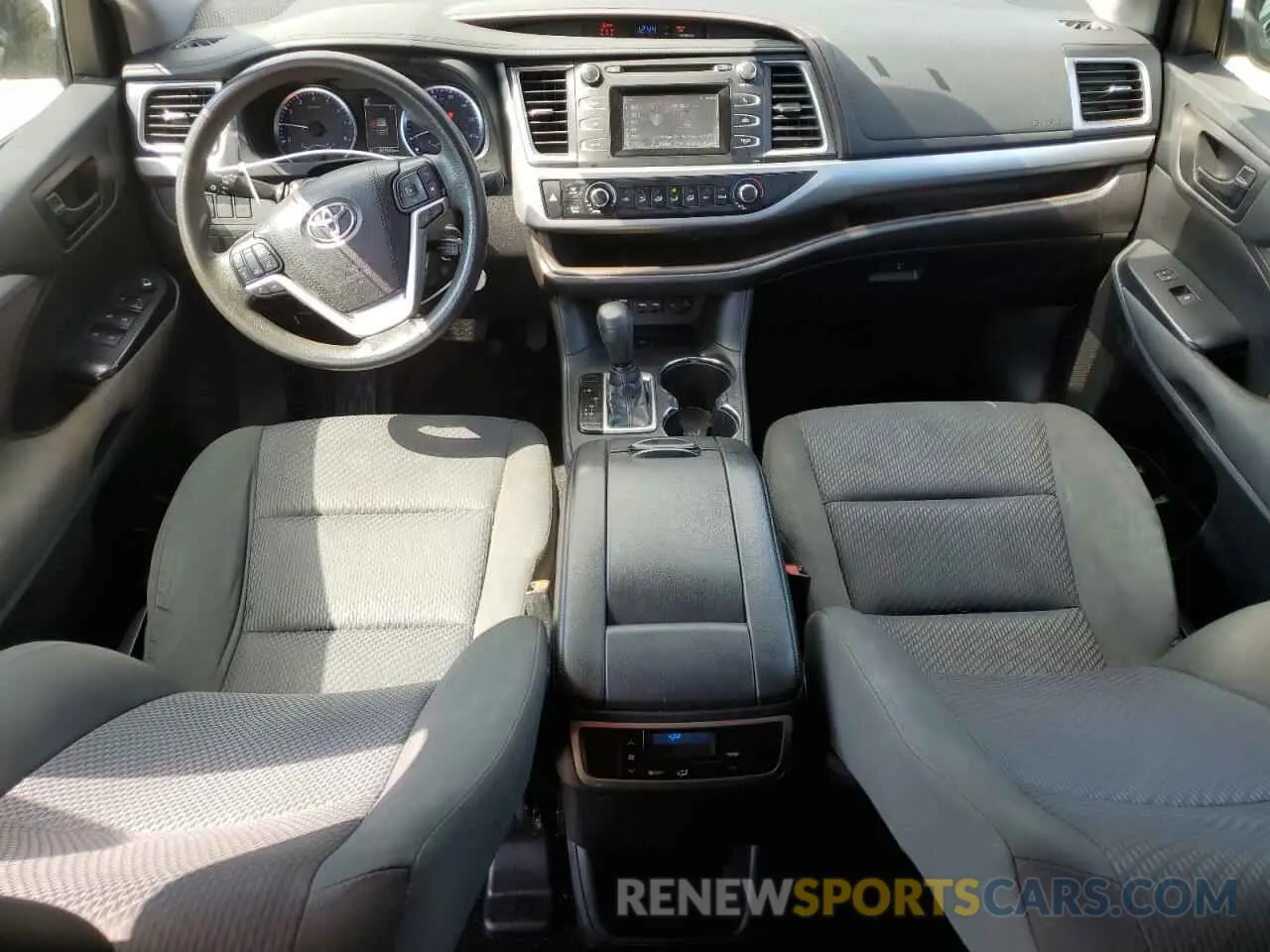 8 fotografías del automóvil dañado 5TDZARFH3KS049540 TOYOTA HIGHLANDER 2019