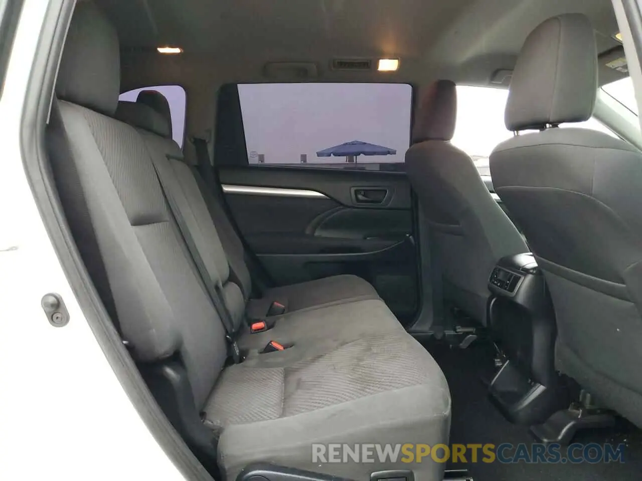 11 fotografías del automóvil dañado 5TDZARFH4KS044475 TOYOTA HIGHLANDER 2019