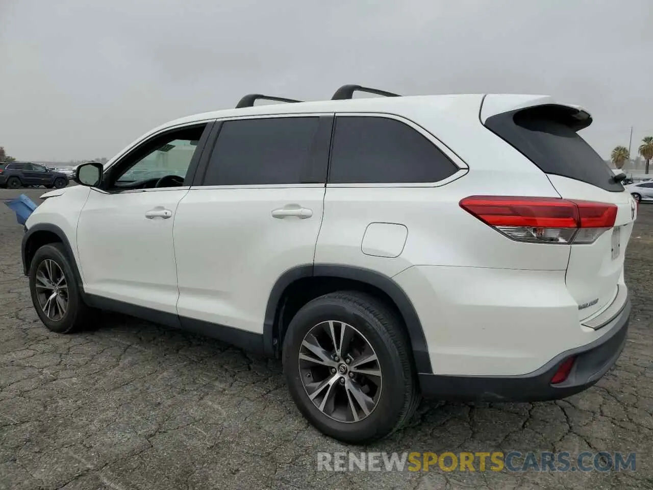 2 fotografías del automóvil dañado 5TDZARFH4KS044475 TOYOTA HIGHLANDER 2019