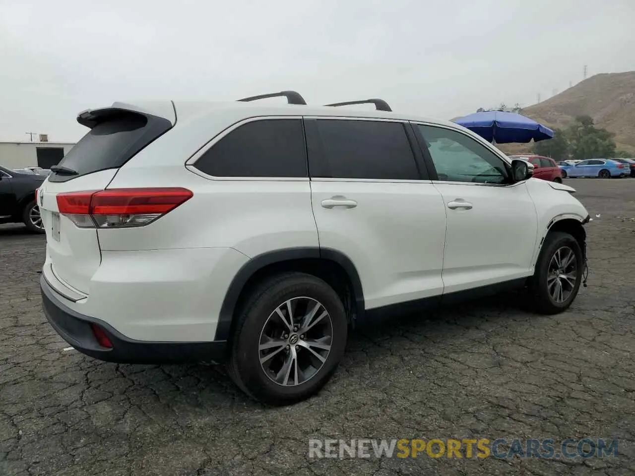 3 fotografías del automóvil dañado 5TDZARFH4KS044475 TOYOTA HIGHLANDER 2019