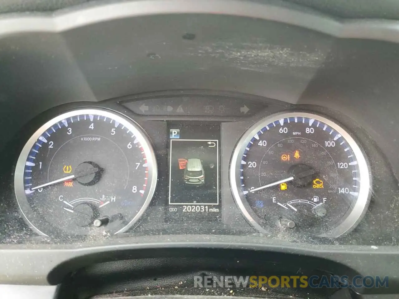 9 fotografías del automóvil dañado 5TDZARFH4KS054343 TOYOTA HIGHLANDER 2019