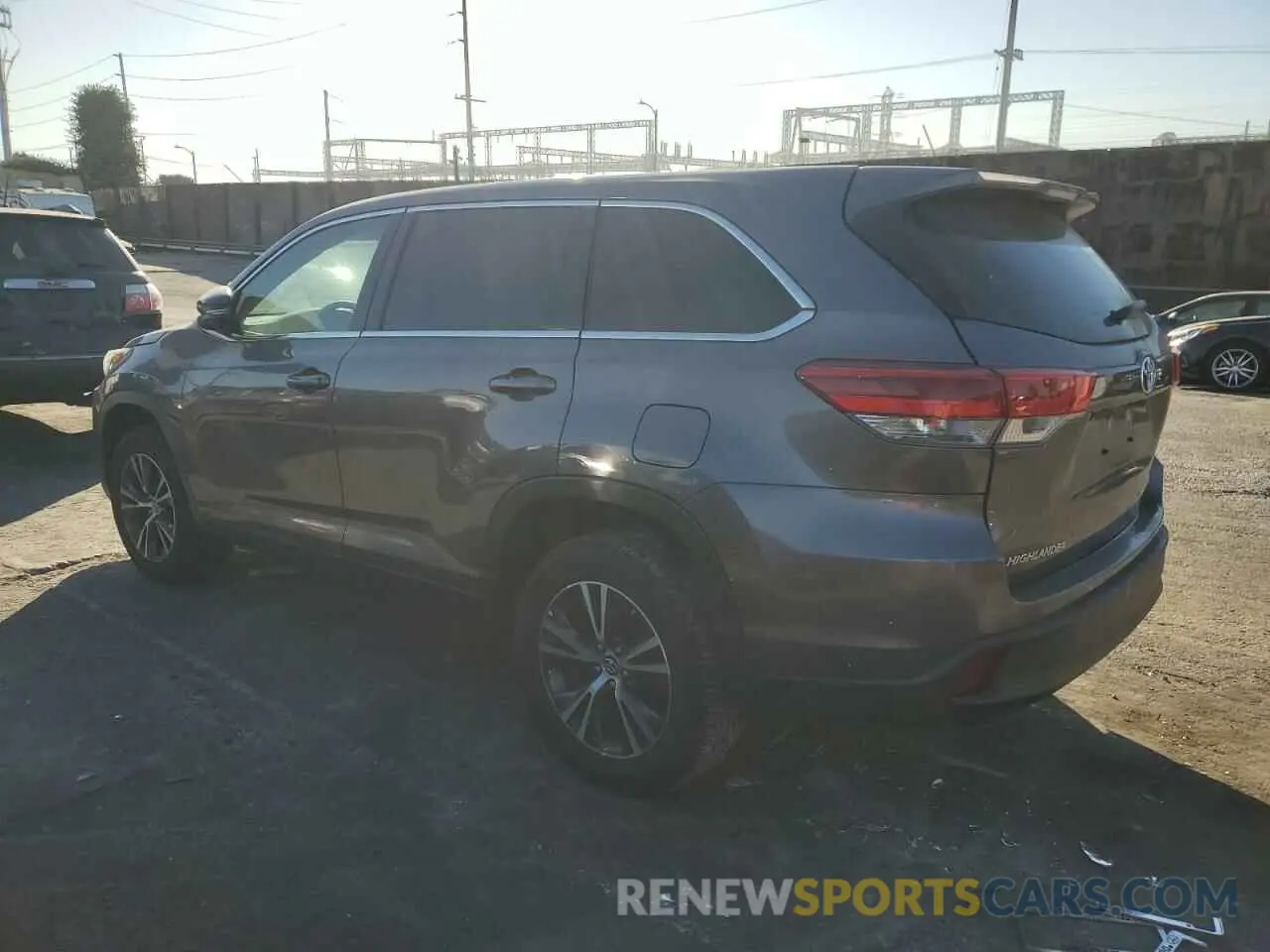2 fotografías del automóvil dañado 5TDZARFH4KS054407 TOYOTA HIGHLANDER 2019