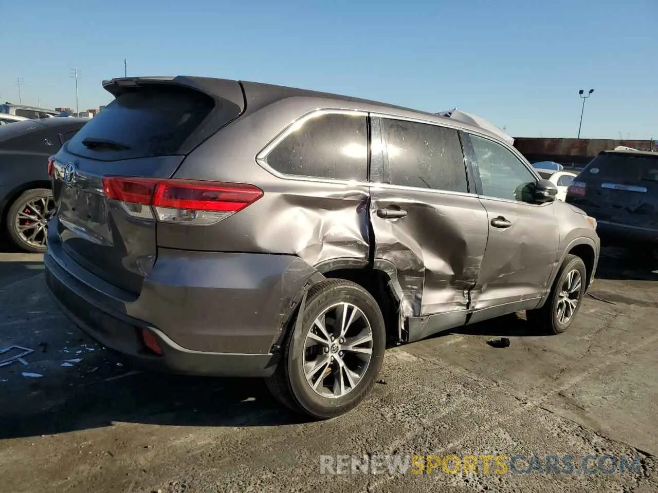 3 fotografías del automóvil dañado 5TDZARFH4KS054407 TOYOTA HIGHLANDER 2019