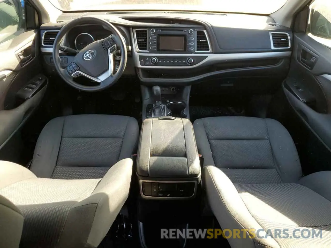 8 fotografías del automóvil dañado 5TDZARFH4KS054407 TOYOTA HIGHLANDER 2019