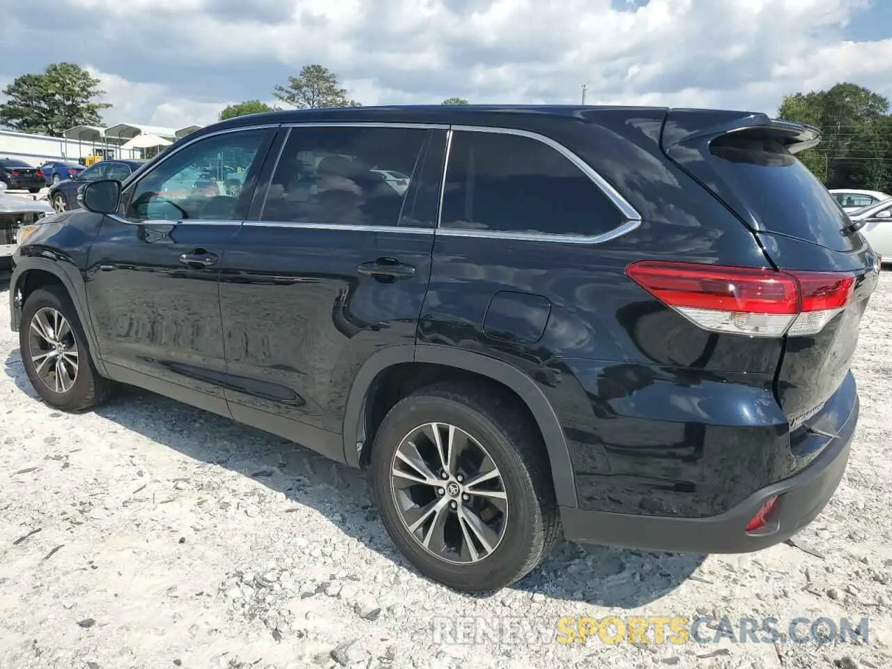 2 fotografías del automóvil dañado 5TDZARFH5KS047501 TOYOTA HIGHLANDER 2019
