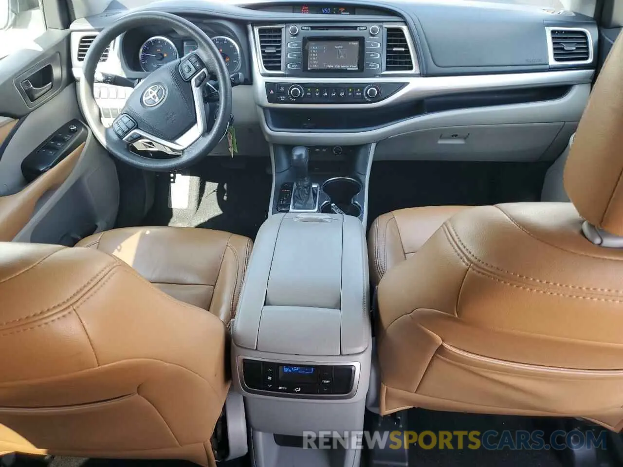 8 fotografías del automóvil dañado 5TDZARFH5KS047501 TOYOTA HIGHLANDER 2019