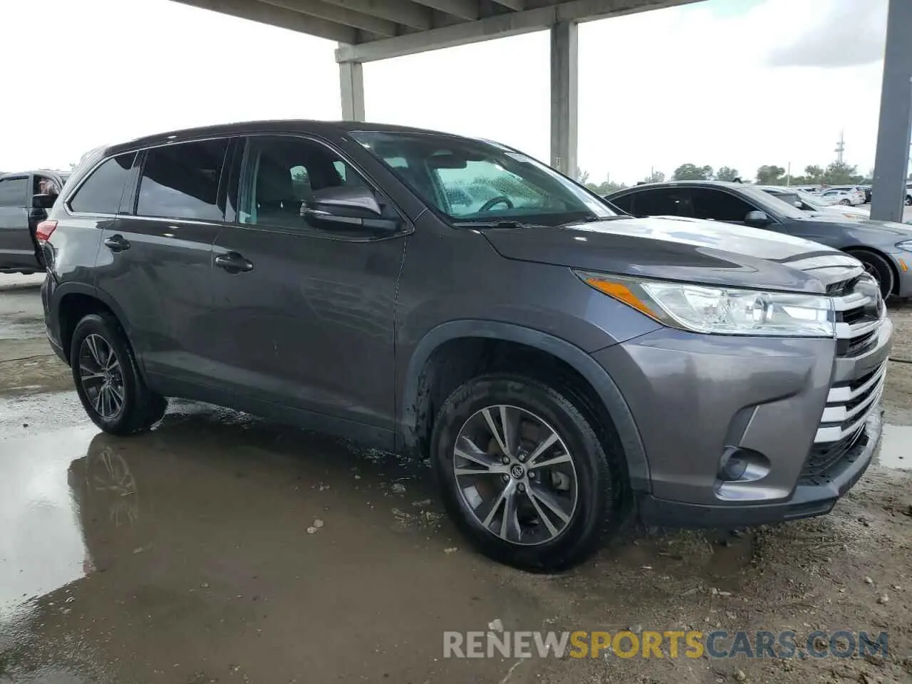 4 fotografías del automóvil dañado 5TDZARFH5KS051483 TOYOTA HIGHLANDER 2019