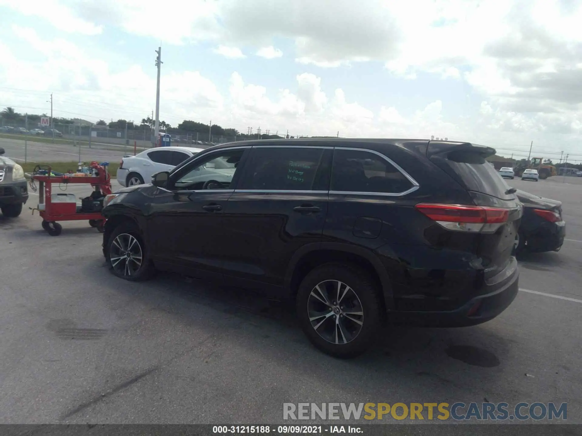 3 fotografías del automóvil dañado 5TDZARFH5KS056005 TOYOTA HIGHLANDER 2019