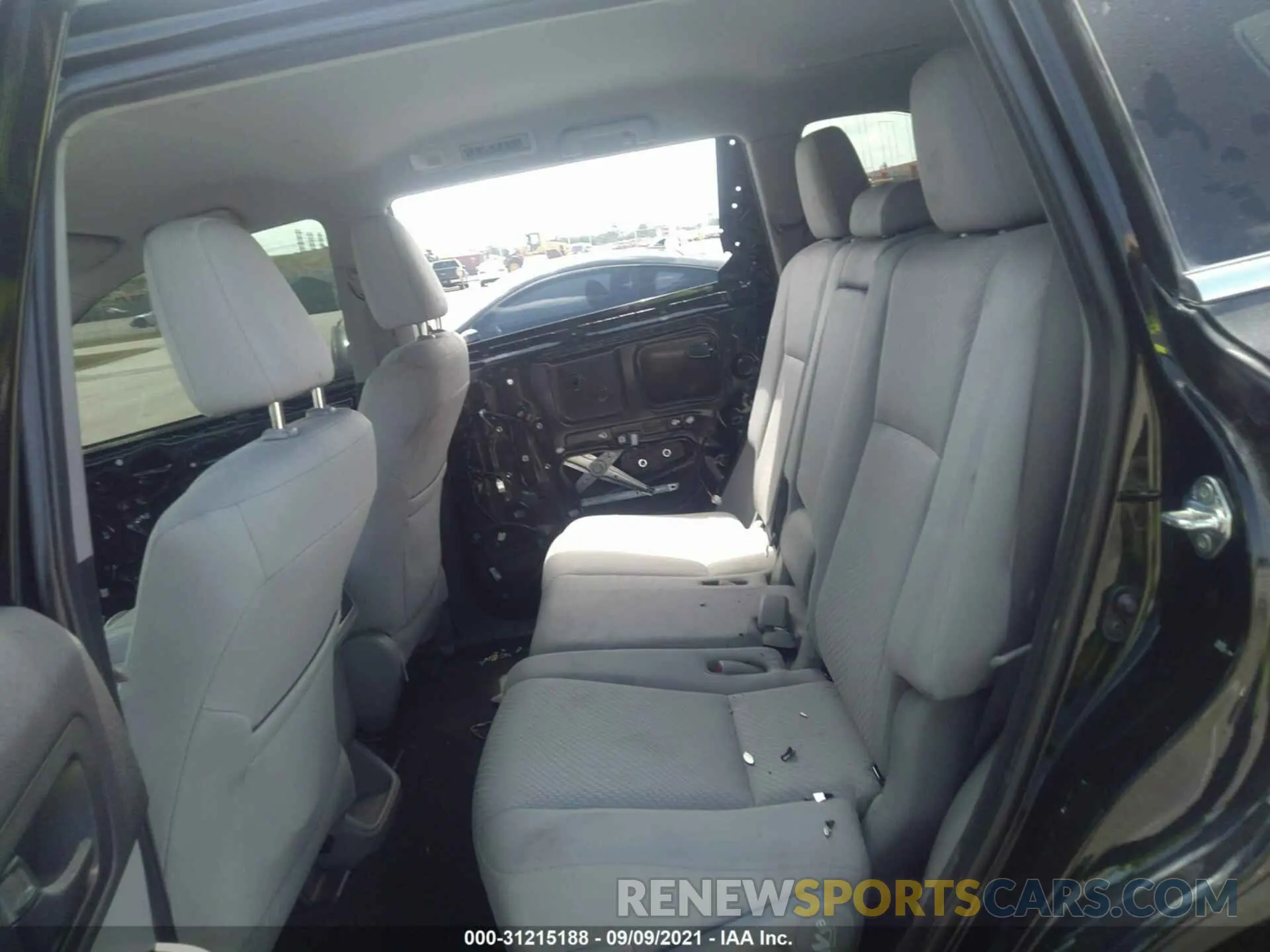 8 fotografías del automóvil dañado 5TDZARFH5KS056005 TOYOTA HIGHLANDER 2019