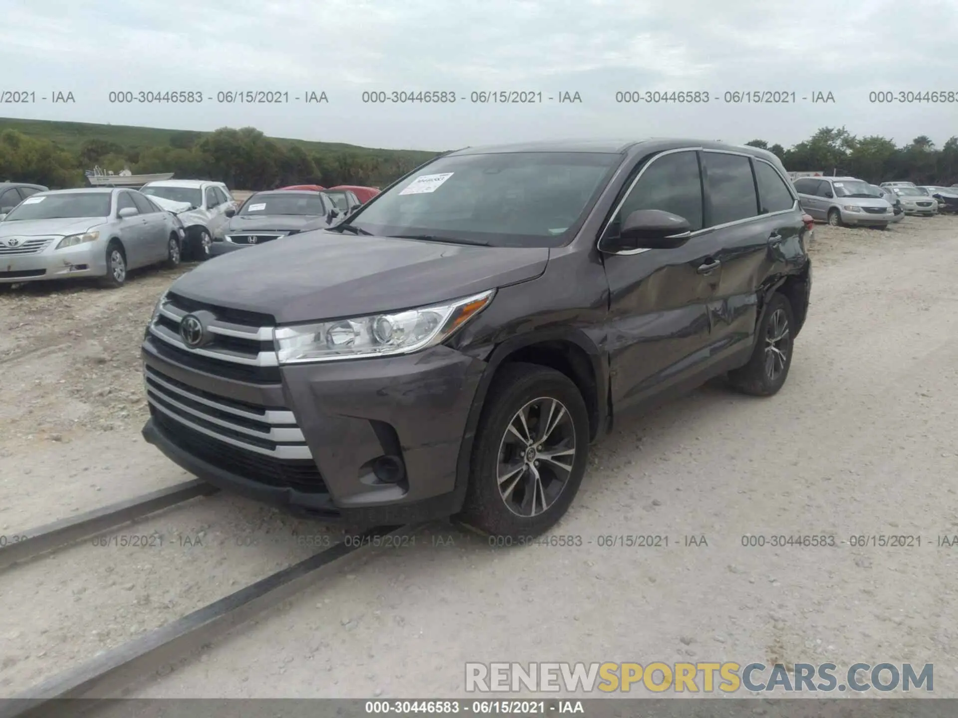 2 fotografías del automóvil dañado 5TDZARFH5KS059342 TOYOTA HIGHLANDER 2019