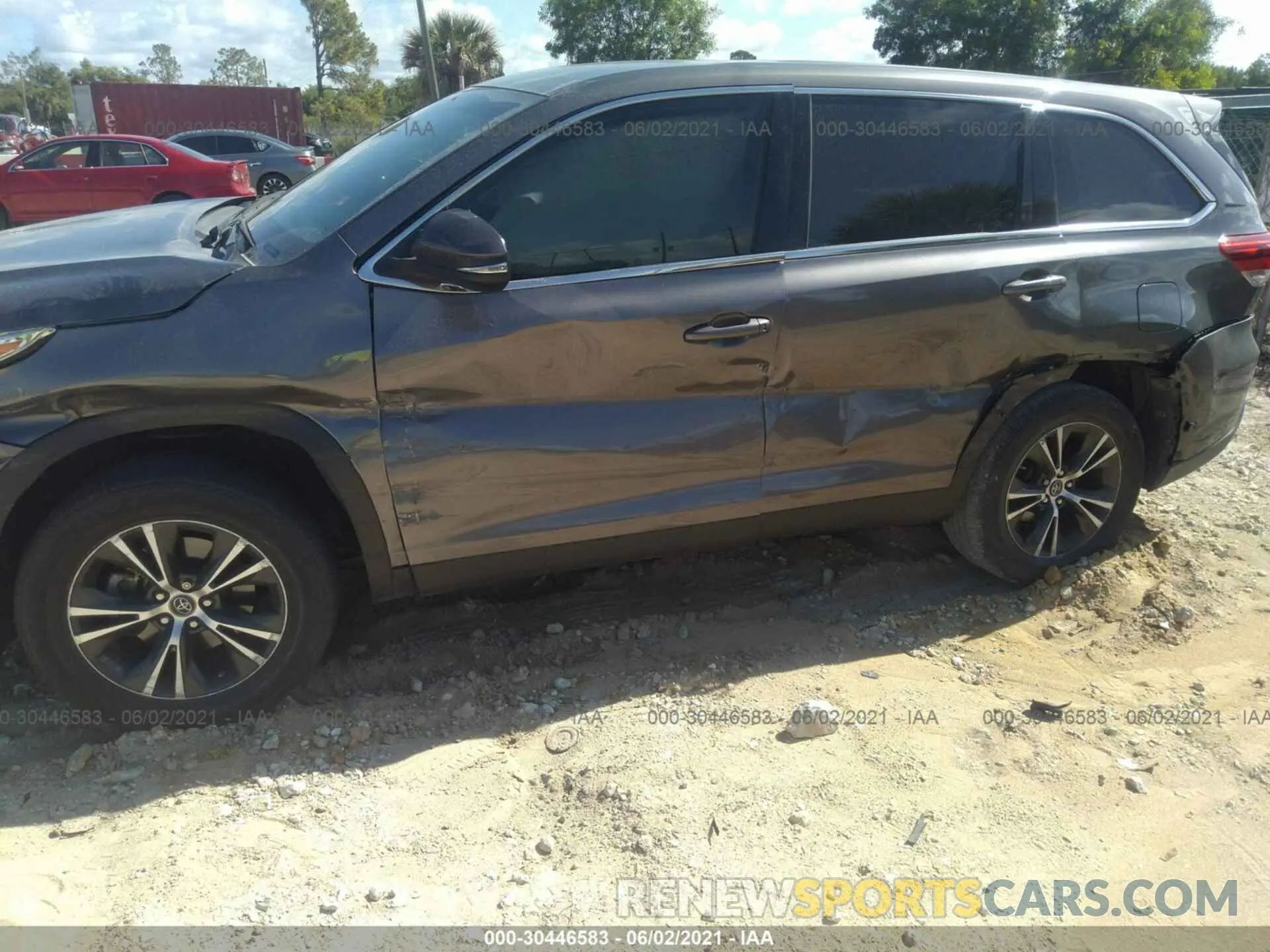 6 fotografías del automóvil dañado 5TDZARFH5KS059342 TOYOTA HIGHLANDER 2019