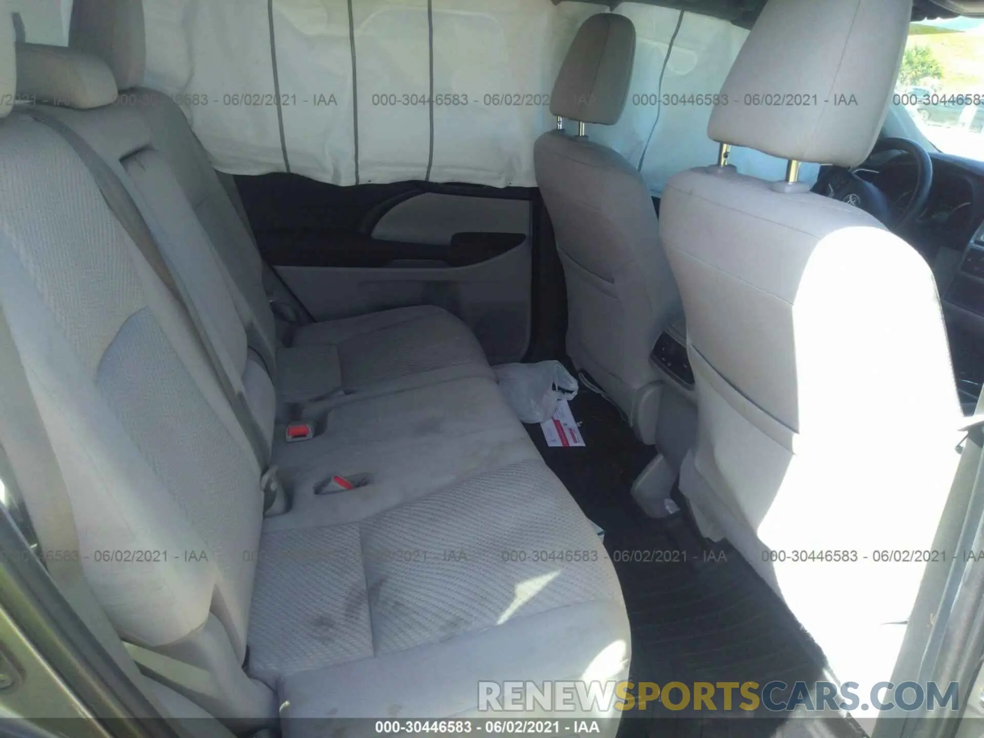 8 fotografías del automóvil dañado 5TDZARFH5KS059342 TOYOTA HIGHLANDER 2019