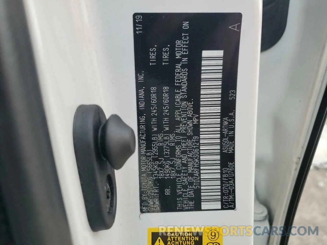 13 fotografías del automóvil dañado 5TDZARFH5KS061219 TOYOTA HIGHLANDER 2019