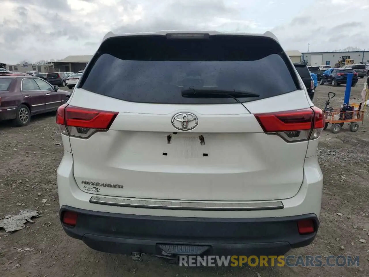 6 fotografías del automóvil dañado 5TDZARFH5KS061219 TOYOTA HIGHLANDER 2019