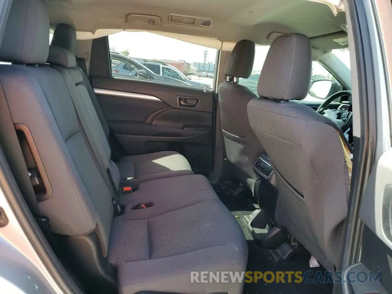 11 fotografías del automóvil dañado 5TDZARFH5KS061639 TOYOTA HIGHLANDER 2019