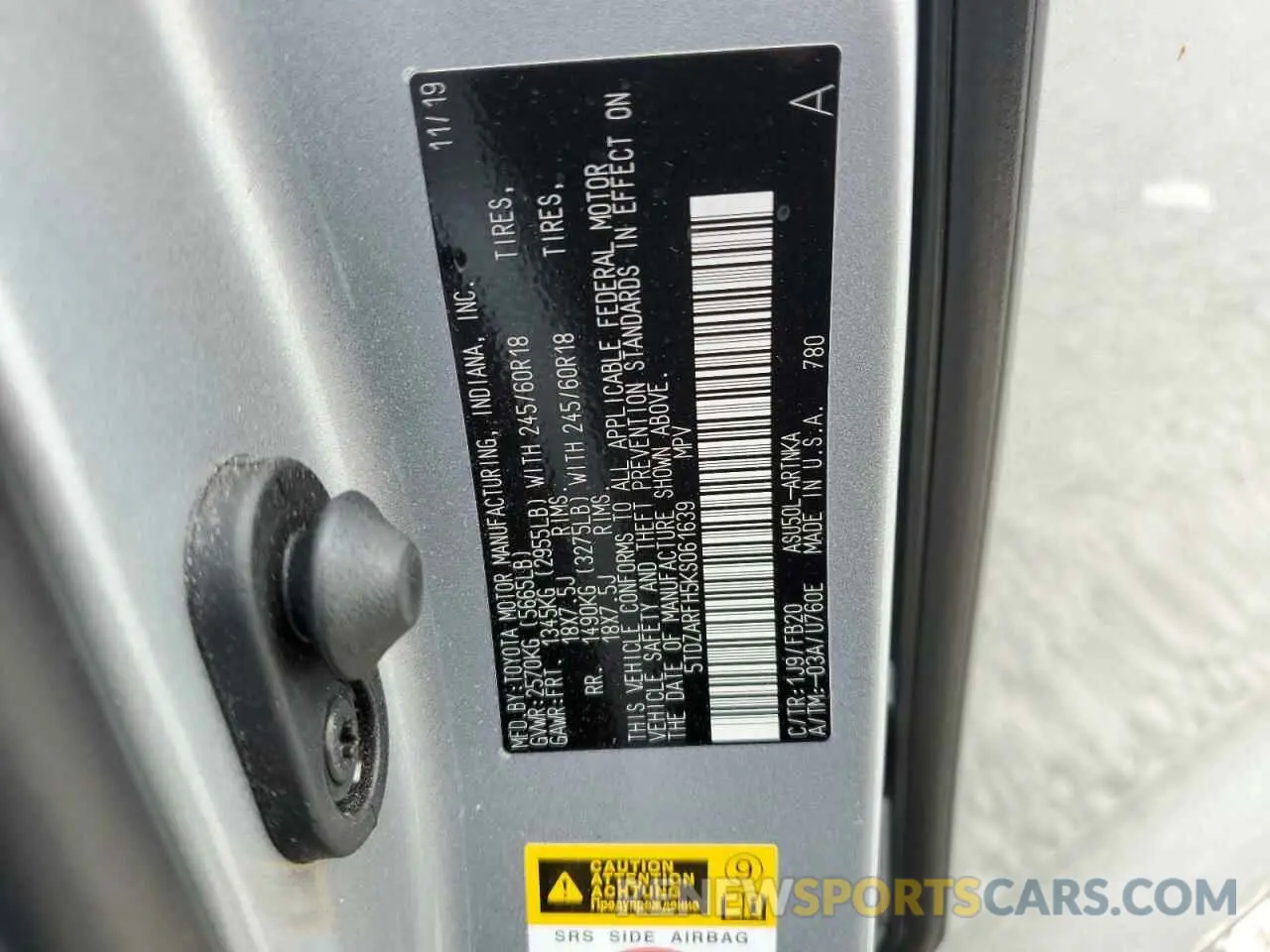 14 fotografías del automóvil dañado 5TDZARFH5KS061639 TOYOTA HIGHLANDER 2019