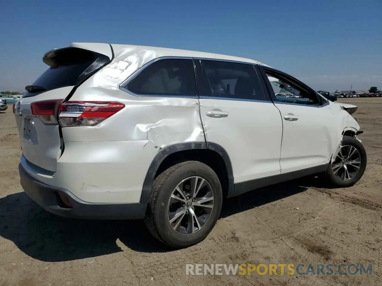 3 fotografías del automóvil dañado 5TDZARFH6KS042243 TOYOTA HIGHLANDER 2019