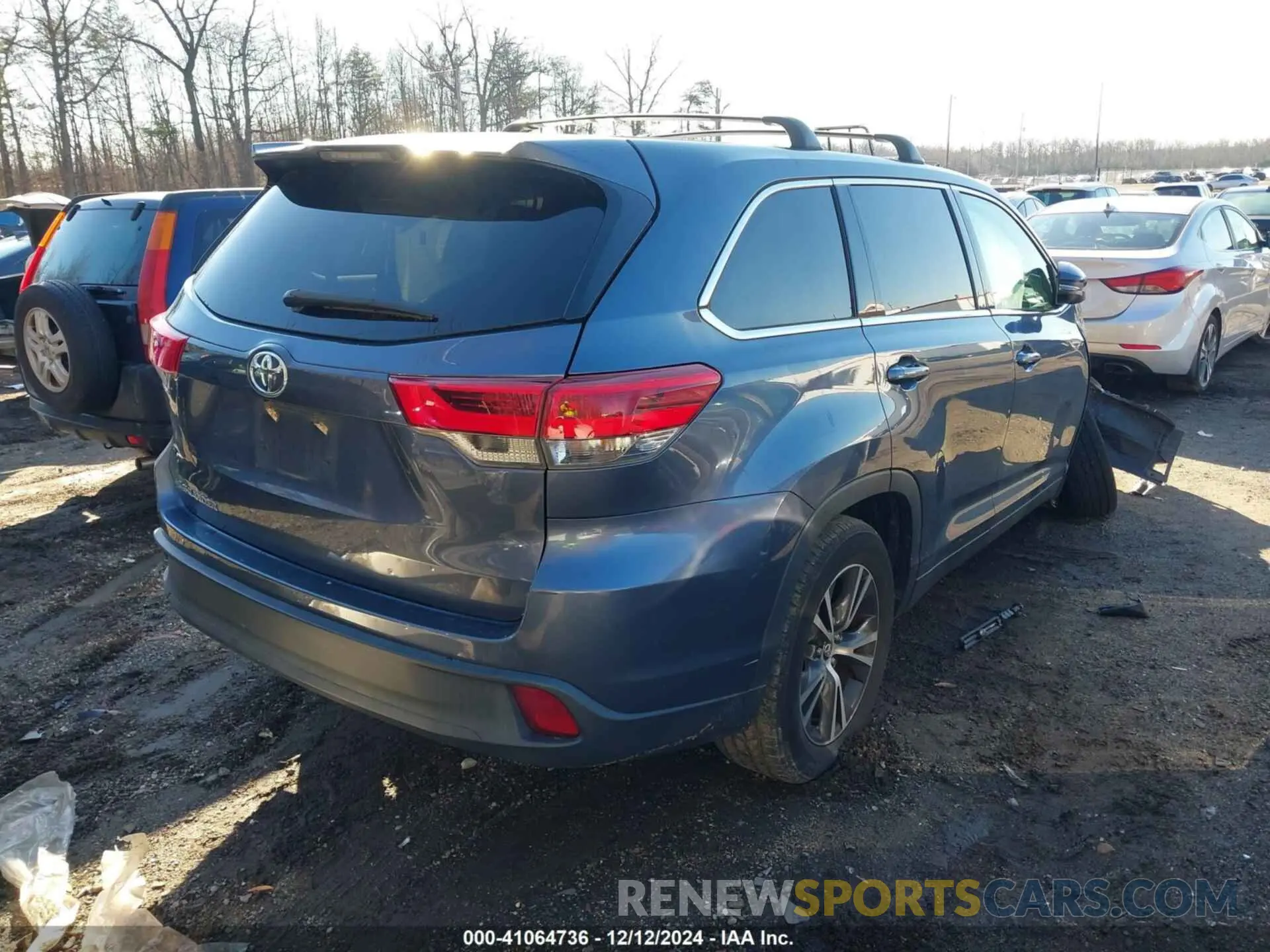 4 fotografías del automóvil dañado 5TDZARFH6KS042758 TOYOTA HIGHLANDER 2019