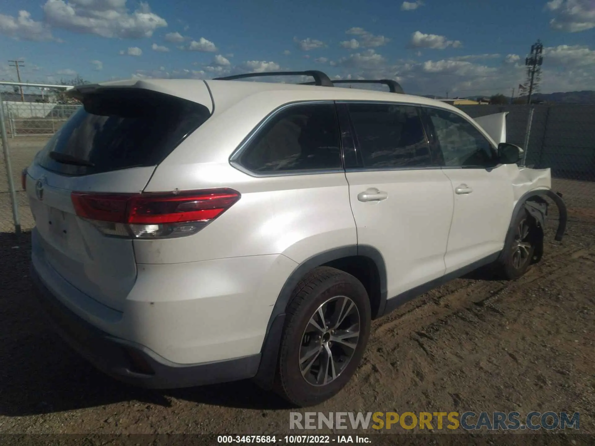 4 fotografías del automóvil dañado 5TDZARFH6KS044185 TOYOTA HIGHLANDER 2019