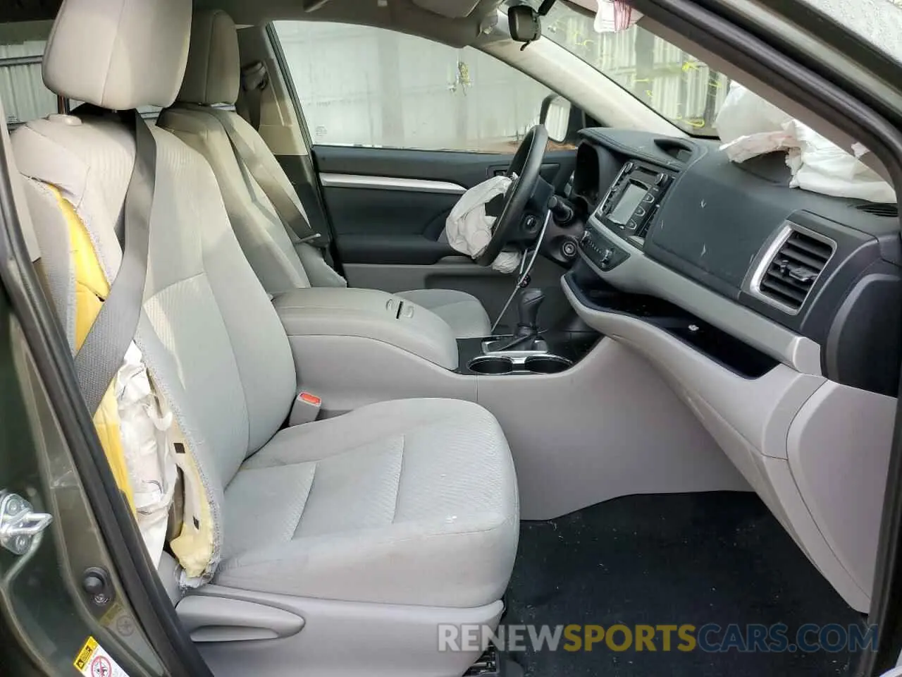 5 fotografías del automóvil dañado 5TDZARFH6KS047880 TOYOTA HIGHLANDER 2019