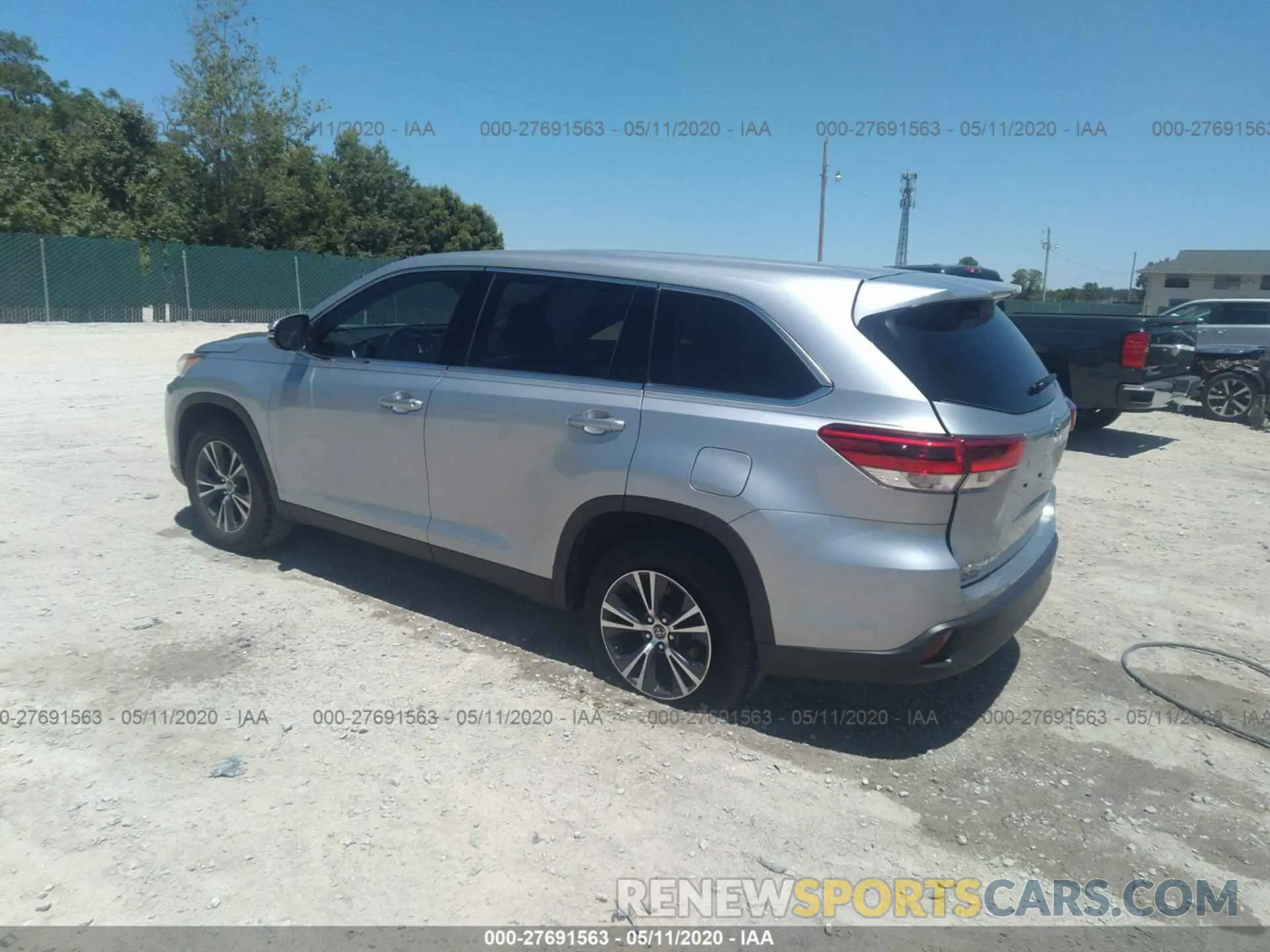 3 fotografías del automóvil dañado 5TDZARFH6KS058085 TOYOTA HIGHLANDER 2019