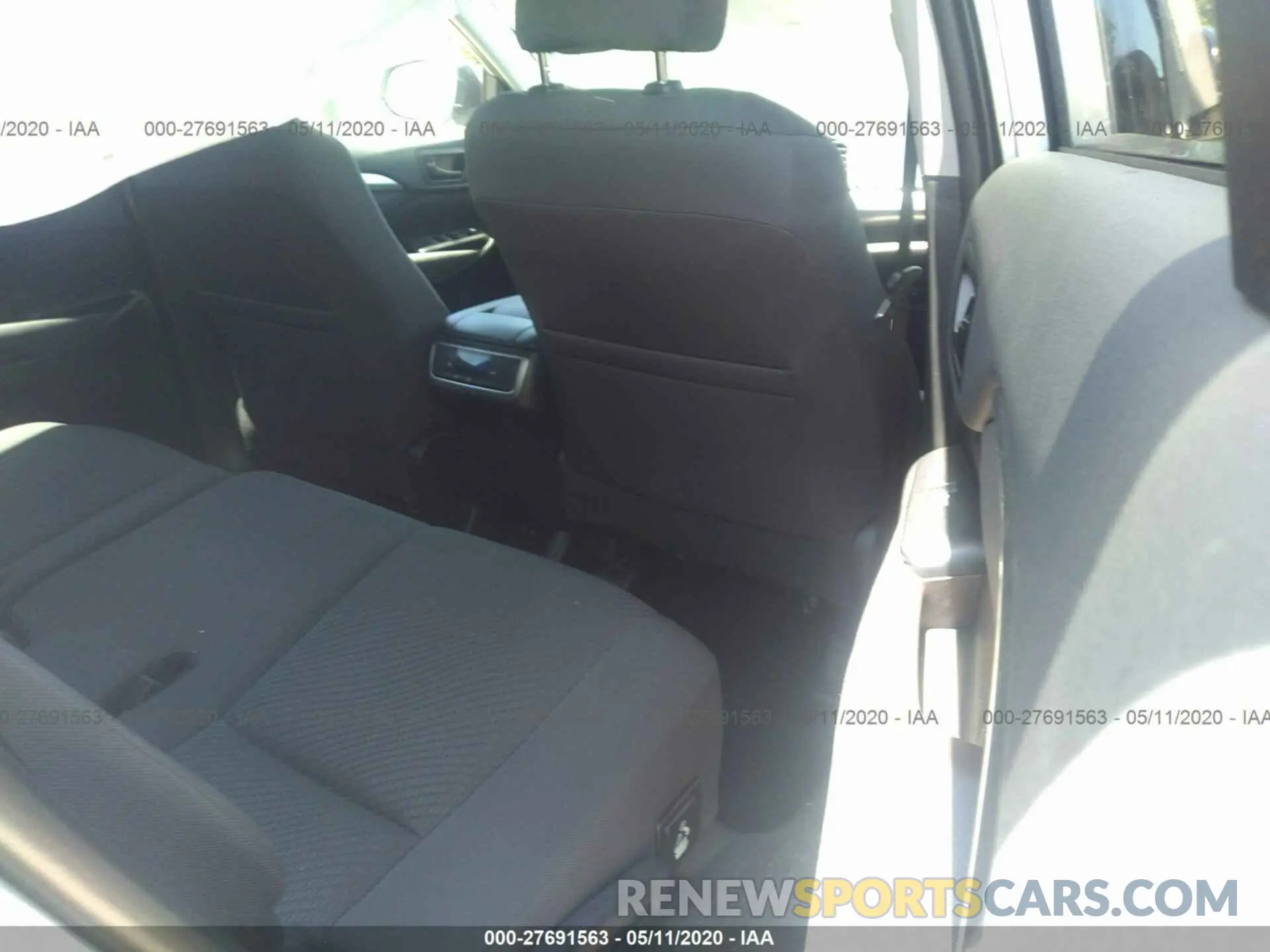 8 fotografías del automóvil dañado 5TDZARFH6KS058085 TOYOTA HIGHLANDER 2019
