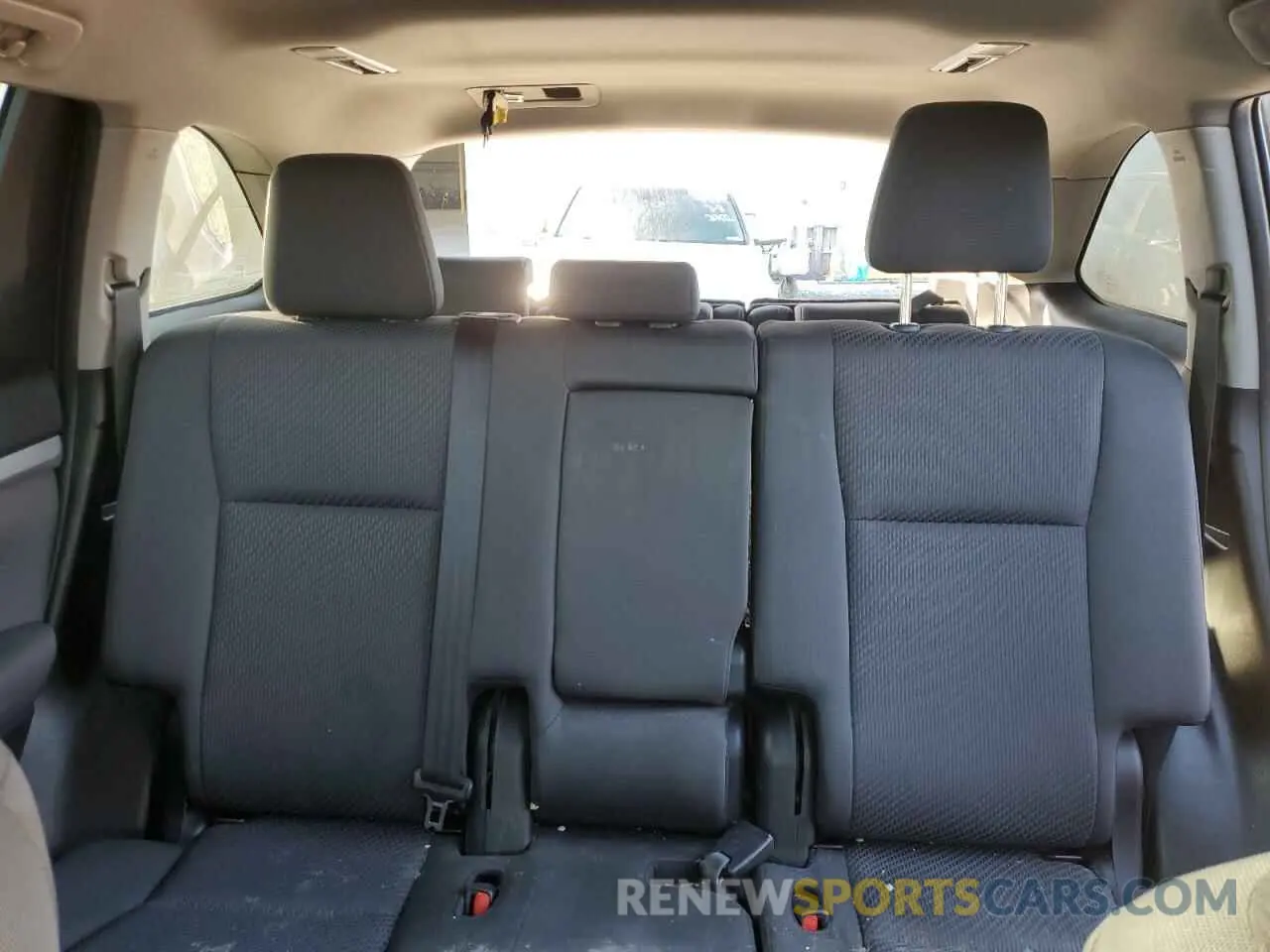 10 fotografías del automóvil dañado 5TDZARFH7KS042302 TOYOTA HIGHLANDER 2019