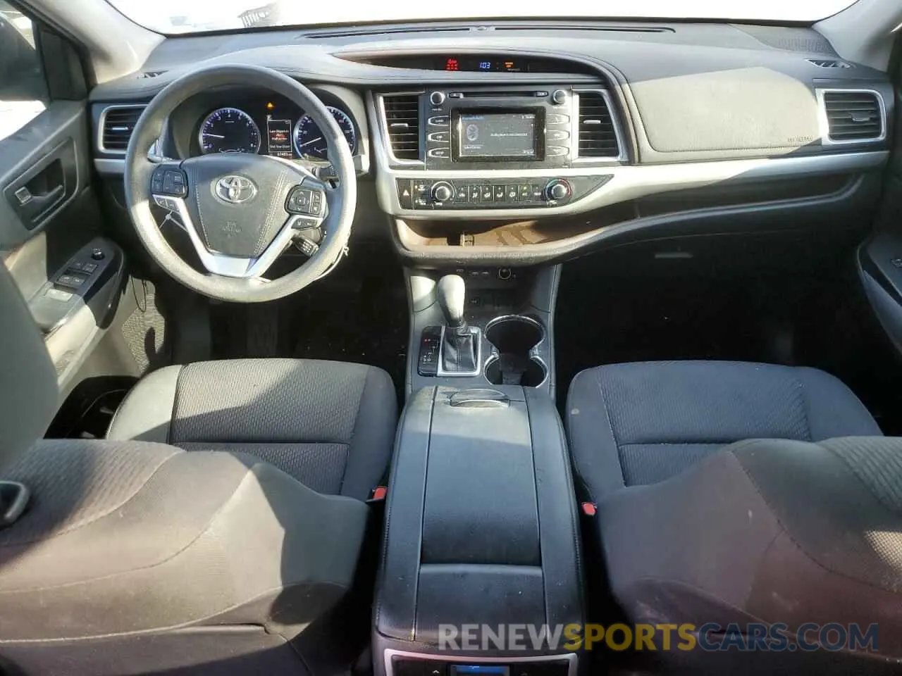 8 fotografías del automóvil dañado 5TDZARFH7KS042302 TOYOTA HIGHLANDER 2019