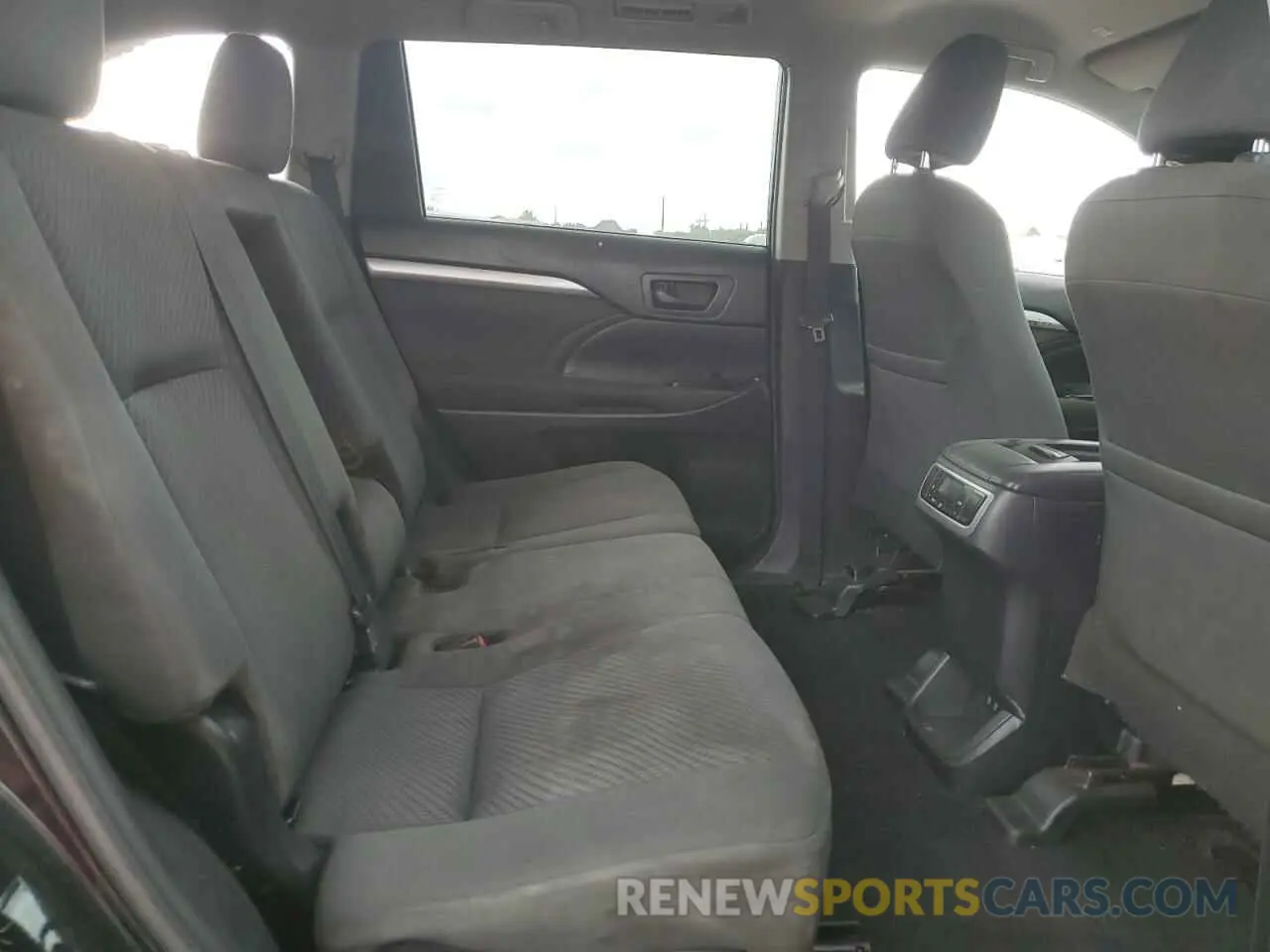 11 fotografías del automóvil dañado 5TDZARFH7KS049699 TOYOTA HIGHLANDER 2019