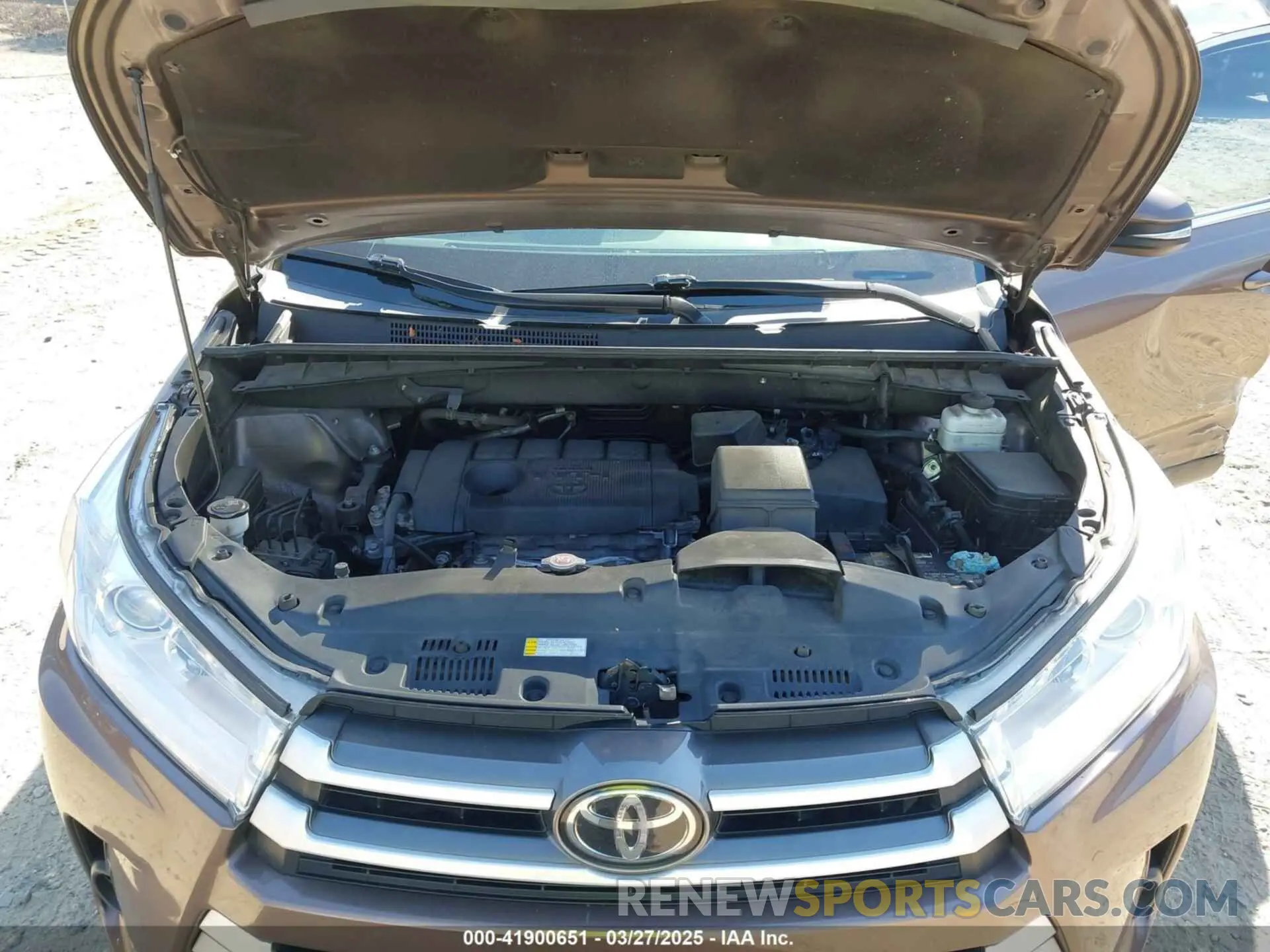 10 fotografías del automóvil dañado 5TDZARFH7KS060251 TOYOTA HIGHLANDER 2019