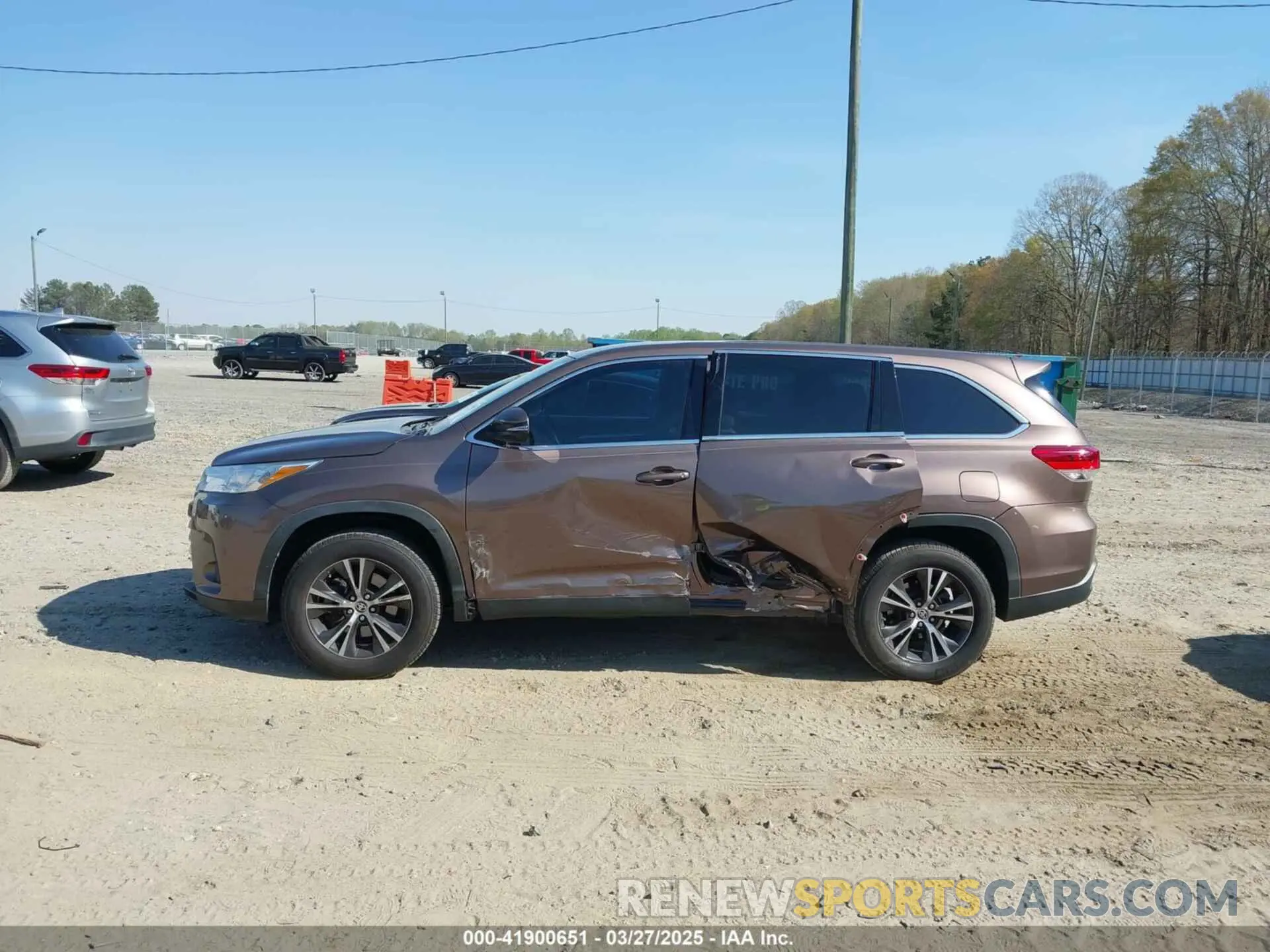14 fotografías del automóvil dañado 5TDZARFH7KS060251 TOYOTA HIGHLANDER 2019