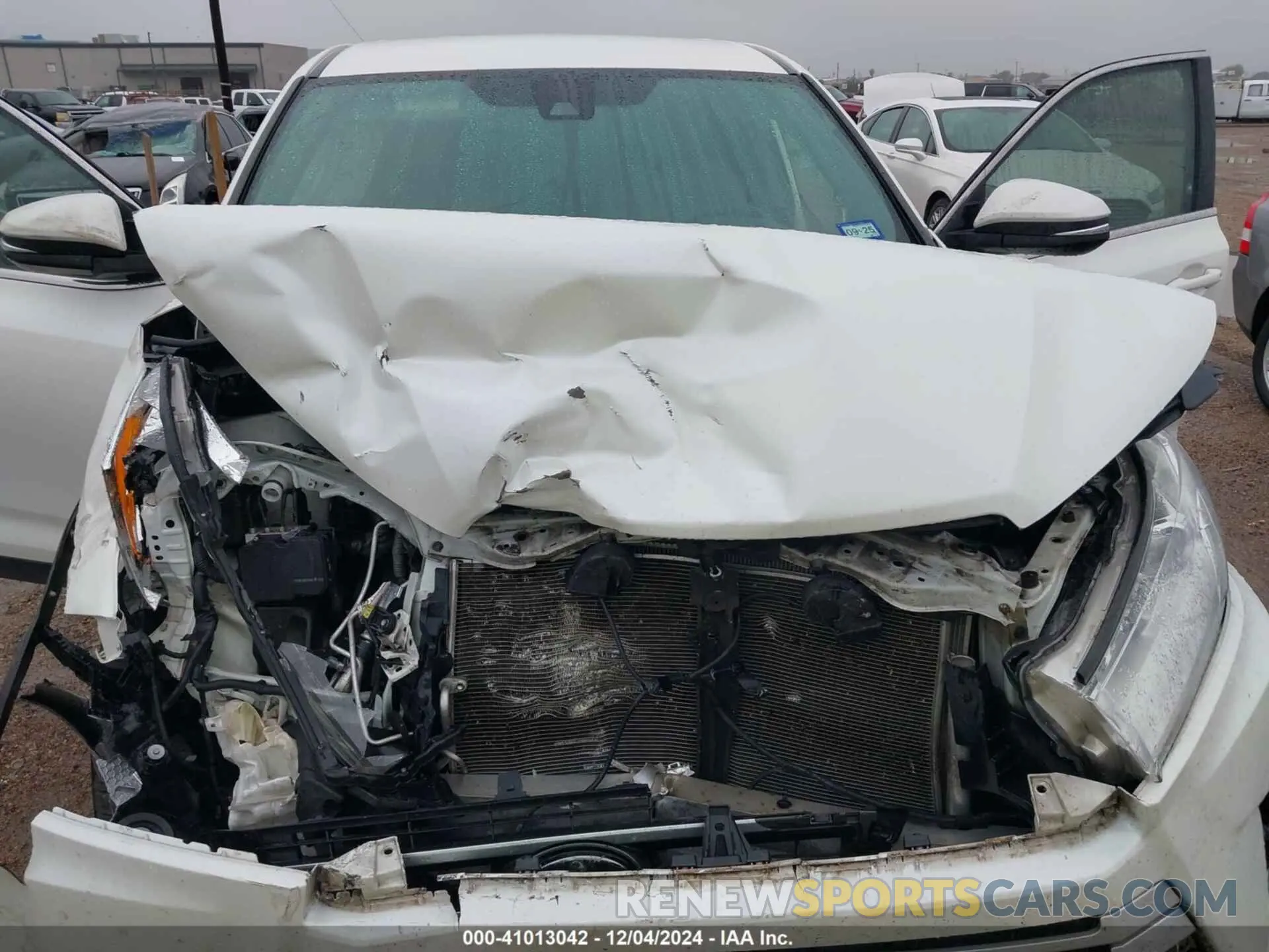 10 fotografías del automóvil dañado 5TDZARFH8KS042289 TOYOTA HIGHLANDER 2019