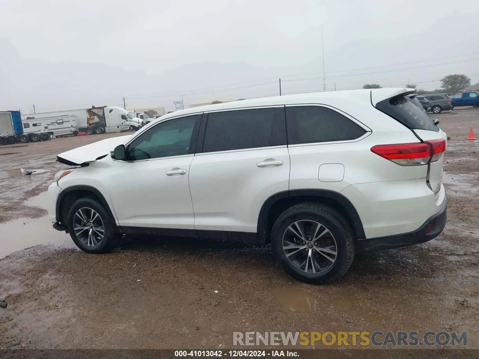 14 fotografías del automóvil dañado 5TDZARFH8KS042289 TOYOTA HIGHLANDER 2019