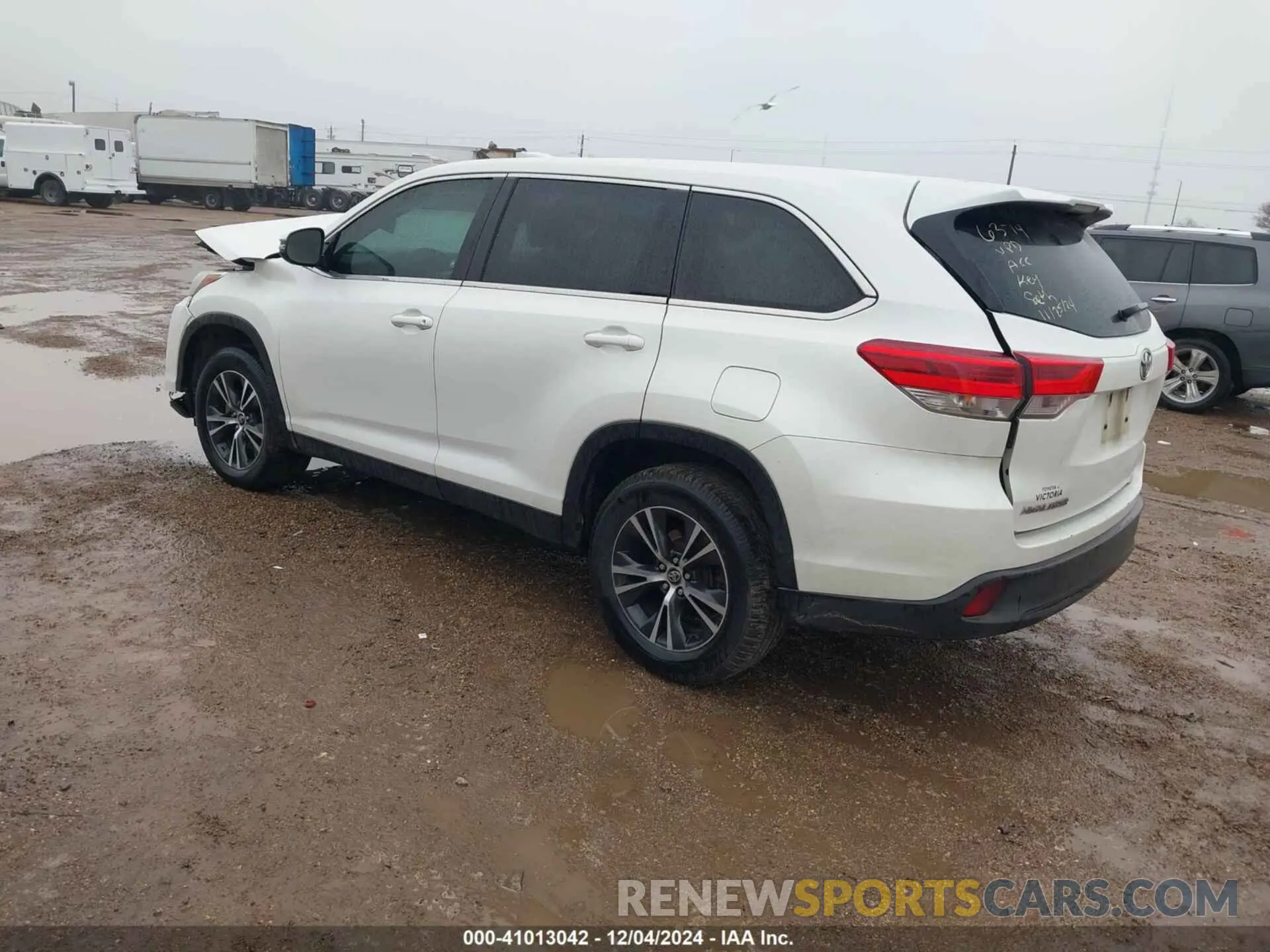 3 fotografías del automóvil dañado 5TDZARFH8KS042289 TOYOTA HIGHLANDER 2019