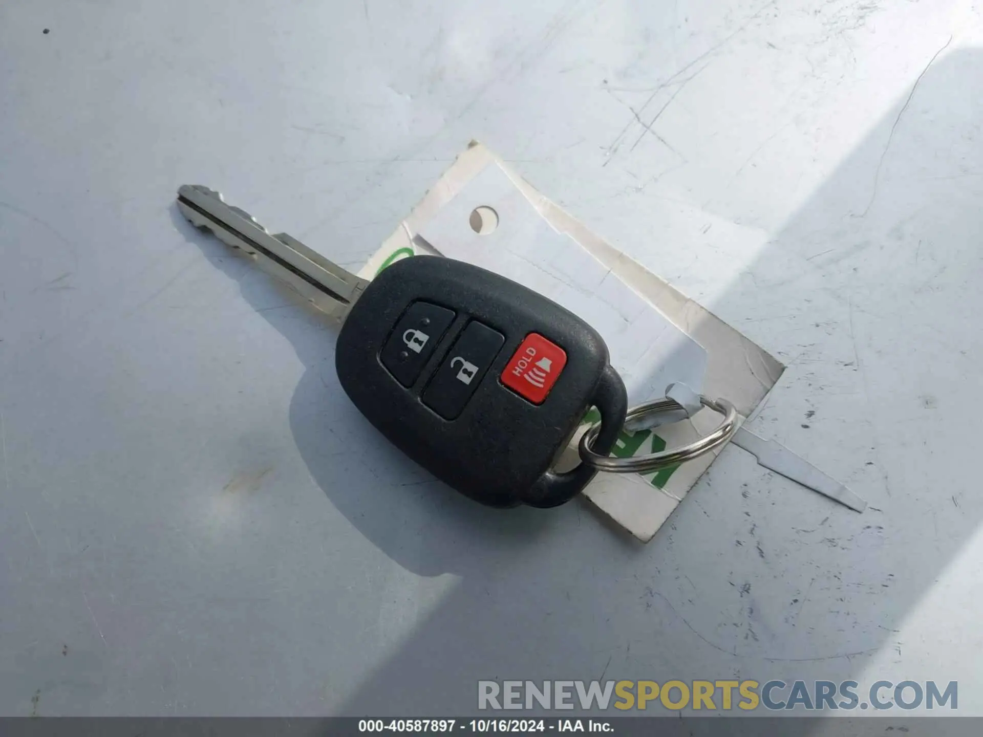 11 fotografías del automóvil dañado 5TDZARFH8KS043488 TOYOTA HIGHLANDER 2019