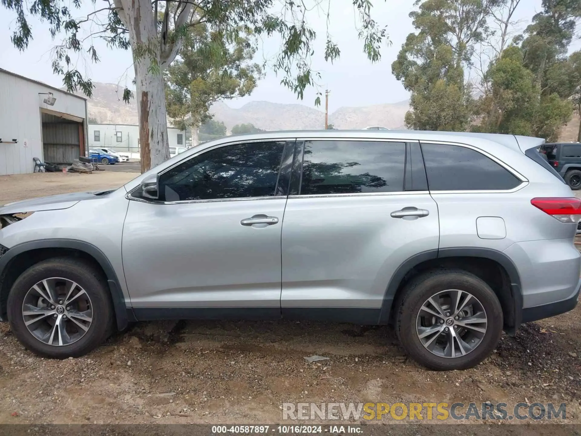 15 fotografías del automóvil dañado 5TDZARFH8KS043488 TOYOTA HIGHLANDER 2019
