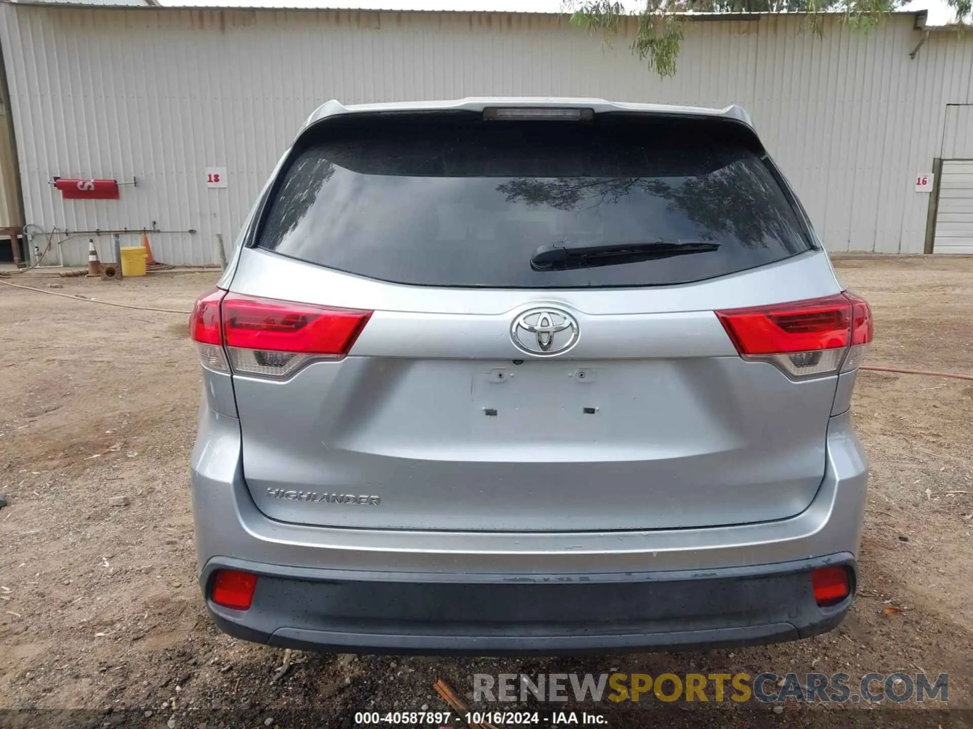 17 fotografías del automóvil dañado 5TDZARFH8KS043488 TOYOTA HIGHLANDER 2019