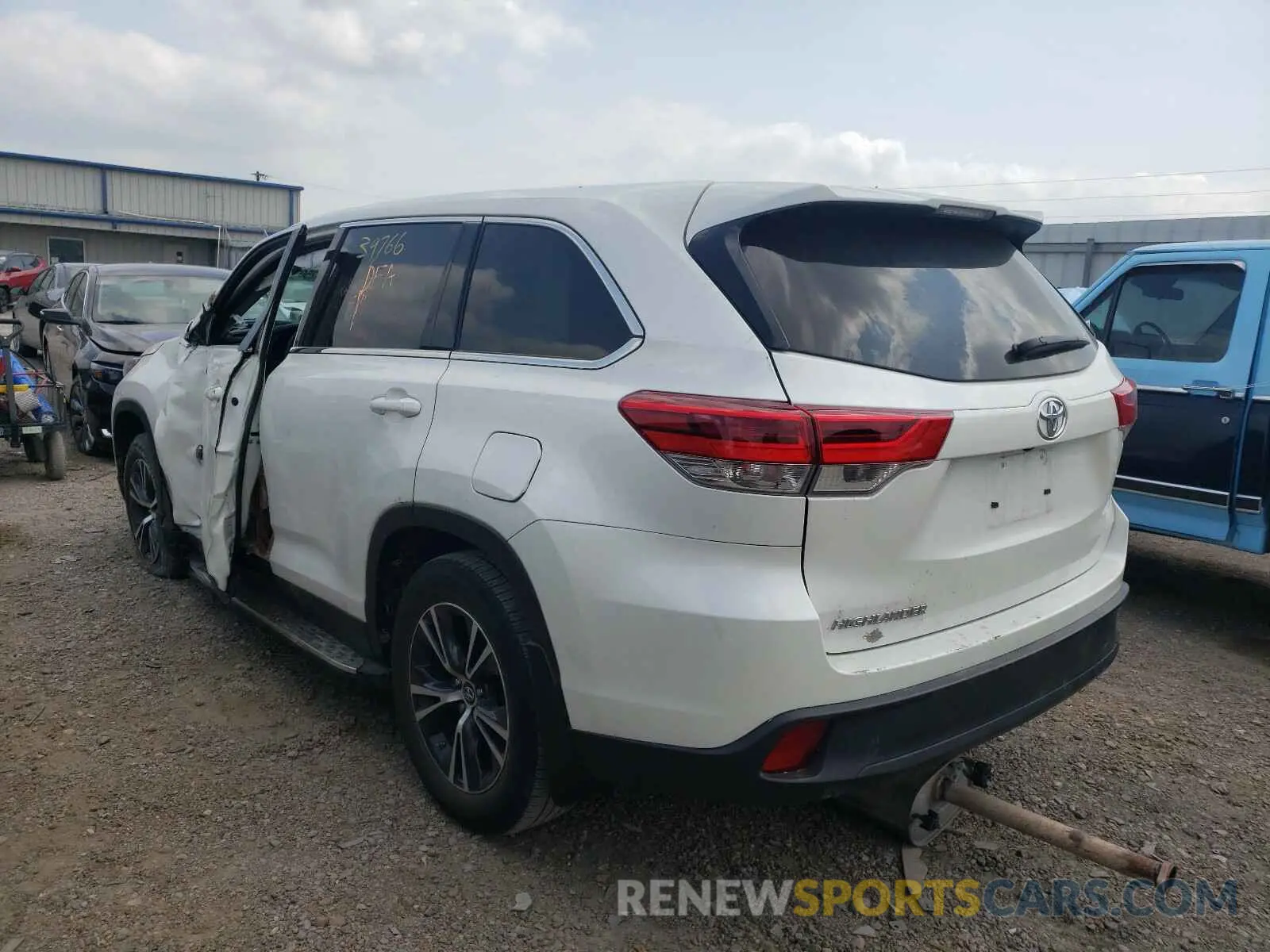 3 fotografías del automóvil dañado 5TDZARFH8KS048691 TOYOTA HIGHLANDER 2019