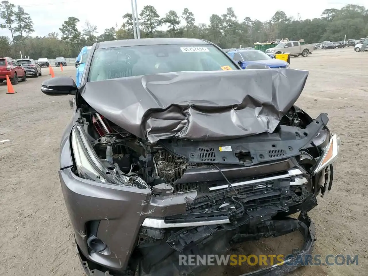 5 fotografías del automóvil dañado 5TDZARFH8KS053406 TOYOTA HIGHLANDER 2019