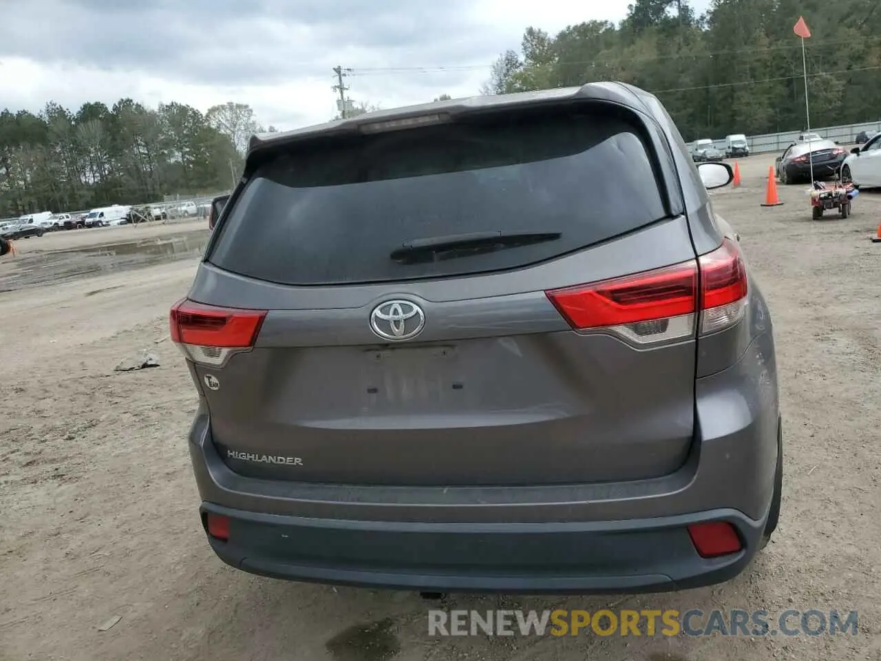 6 fotografías del automóvil dañado 5TDZARFH8KS053406 TOYOTA HIGHLANDER 2019