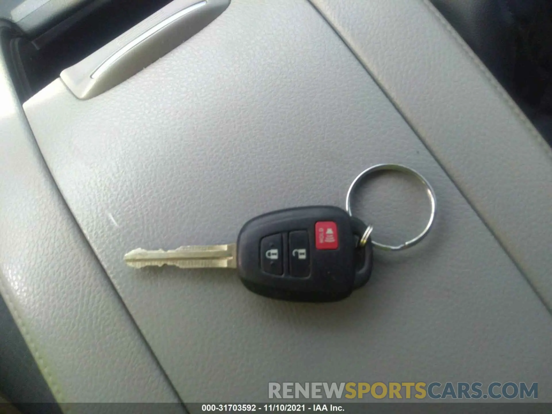 11 fotografías del automóvil dañado 5TDZARFH8KS059738 TOYOTA HIGHLANDER 2019