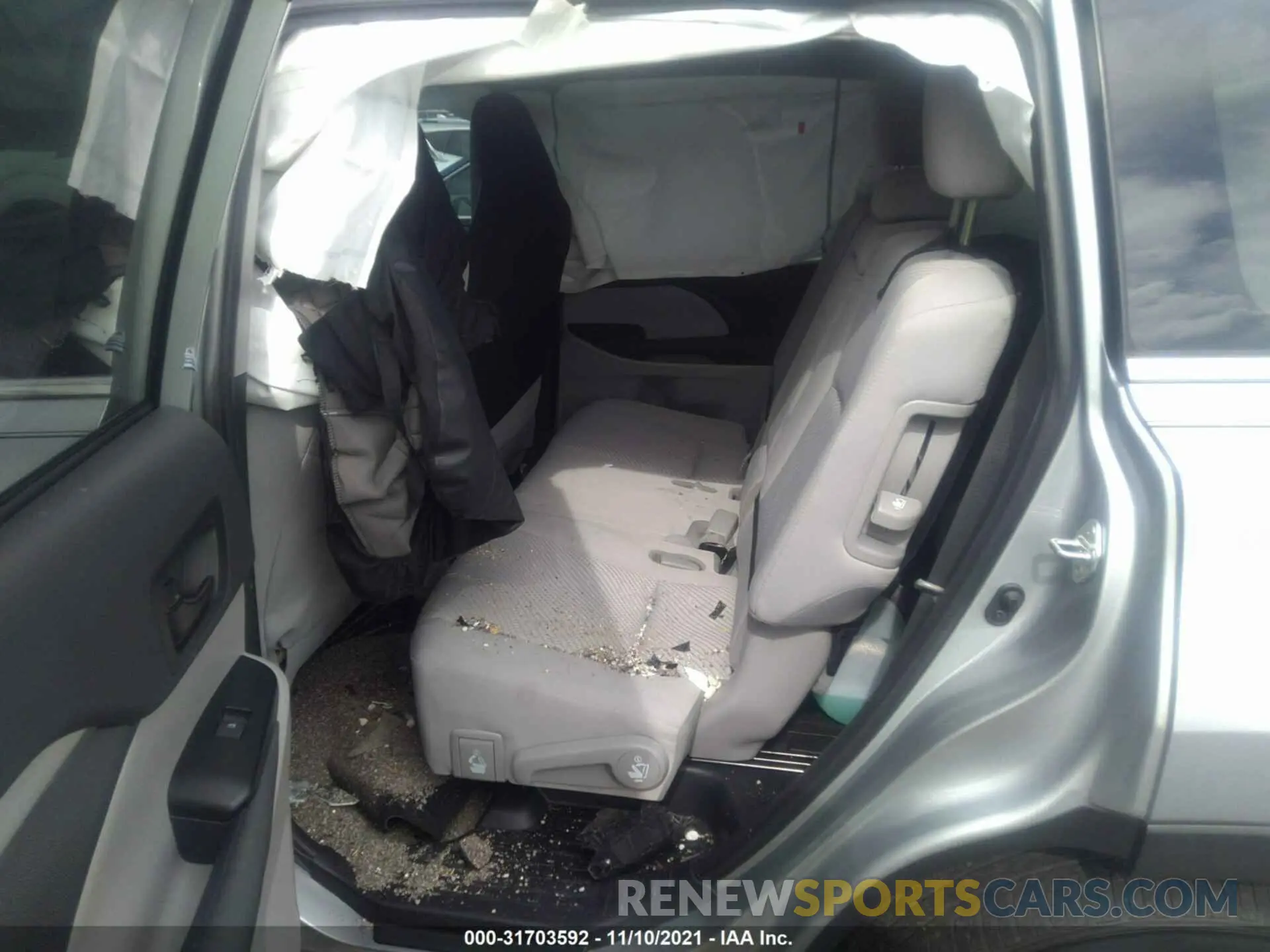 8 fotografías del automóvil dañado 5TDZARFH8KS059738 TOYOTA HIGHLANDER 2019
