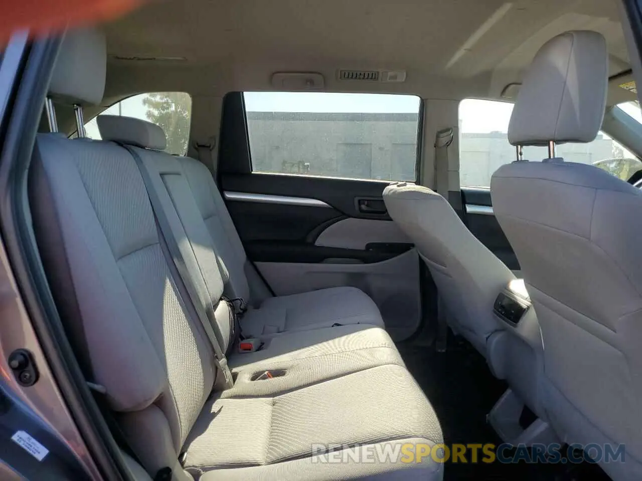 10 fotografías del automóvil dañado 5TDZARFH8KS061246 TOYOTA HIGHLANDER 2019