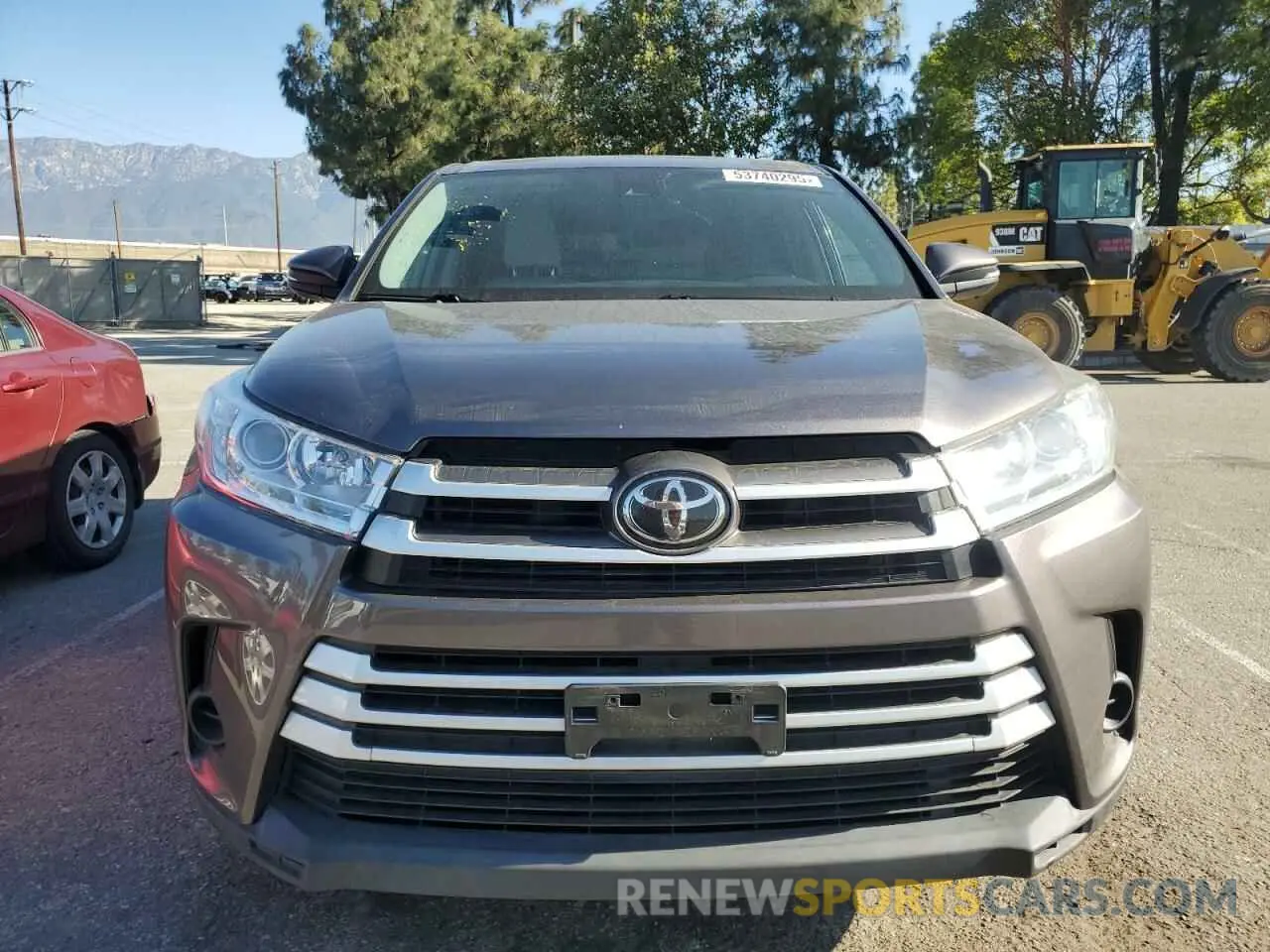 5 fotografías del automóvil dañado 5TDZARFH8KS061246 TOYOTA HIGHLANDER 2019