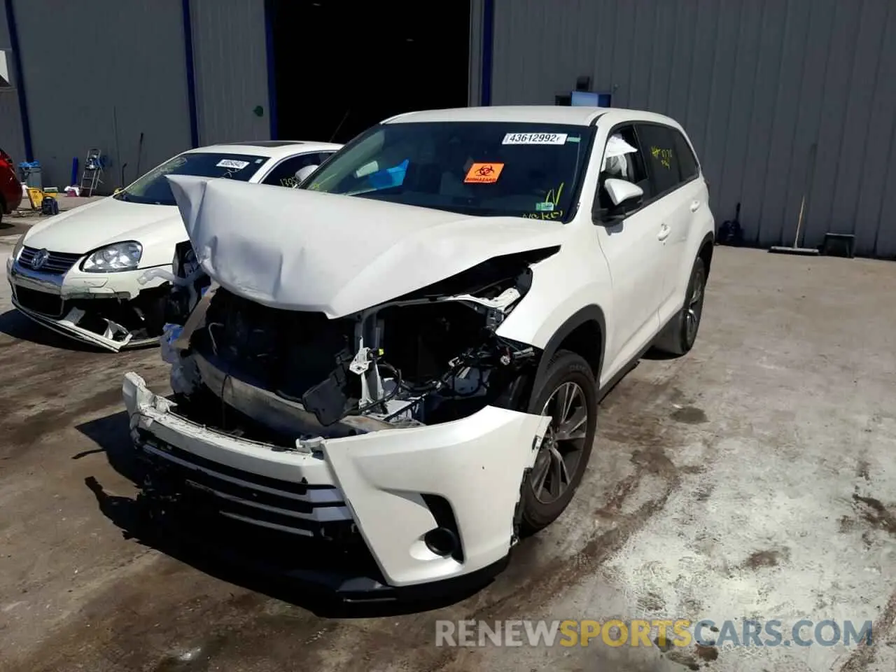 2 fotografías del automóvil dañado 5TDZARFH9KS045797 TOYOTA HIGHLANDER 2019