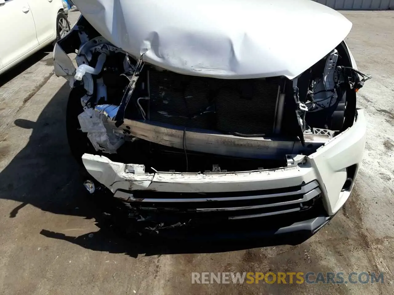 9 fotografías del automóvil dañado 5TDZARFH9KS045797 TOYOTA HIGHLANDER 2019