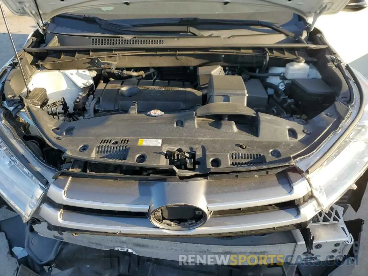 12 fotografías del automóvil dañado 5TDZARFHXKS055075 TOYOTA HIGHLANDER 2019