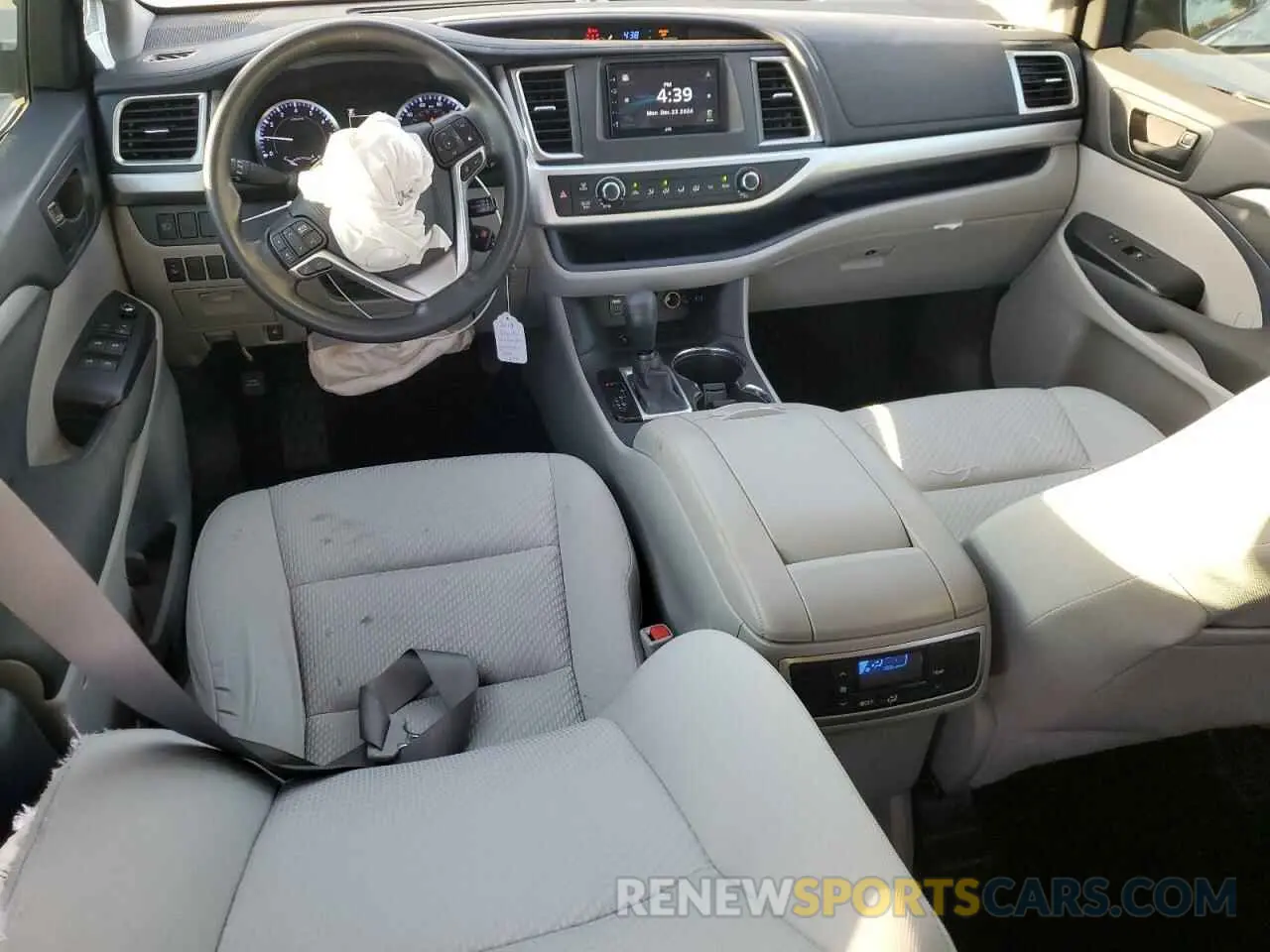 8 fotografías del automóvil dañado 5TDZARFHXKS055075 TOYOTA HIGHLANDER 2019